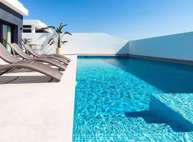 Villa chalet with beautiful views, hotel di Rojales