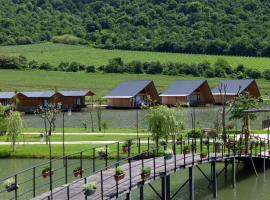 Moretoni Lake Resort, отель в Напареули