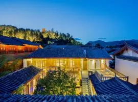 Yuezhu Xuan Zen Boutique Resort Lijiang Ancient Town,Naxi courtyard Near Mu's Palace and Zhongyi Market and Sifang St,English Host and Travel Assistant,Free Airport Pickup for 3 nights and Luggage Service,Daily Western and Chinese Breakfast