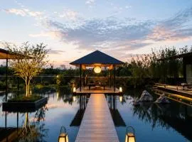 Terra Art Hotel with Rooftop Zen Garden, Veggie Dining,English speaking,Pick-up service&Free Laundry