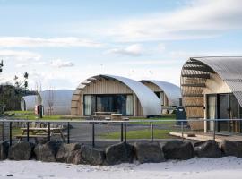 Lost Shore Surf Resort, Hotel in Ratho