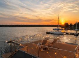 Houseboat Warszawa - Zegrze – hotel w mieście Zegrze Południowe