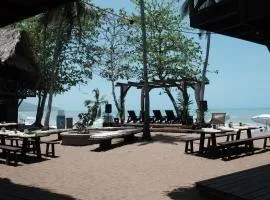 UNÚ Beach Hotel