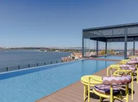 Upon Harbor - Seixal Bay Hotel
