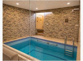شاليهات الفيه, hotel Hamisz-Musaitban