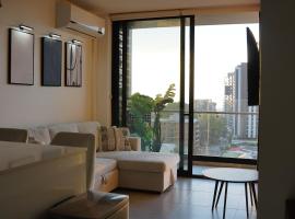 Lux Sky Garden Condo , San José, hotel en San José