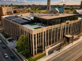 Roami at Century Plaza