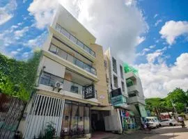 OYO 707 908 Salinas Suites