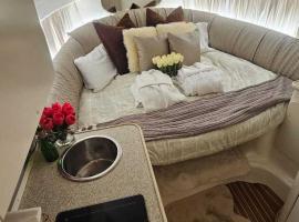 Viesnīca Luxury Sunset Boat Barcelona Barselonā