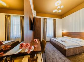 BOUL ROSU RESIDENCE free private parking, Hotel in Arad