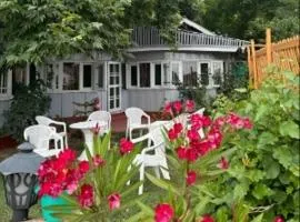 The Nigeen Lodge