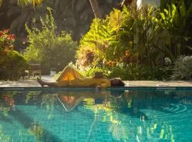 Pont Bleu Suites - boutique hotel -Riverside & Pool