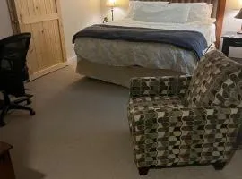 Modern Garden Suite with Ultra-Fast Fiber Near Stowe