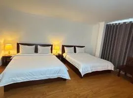 Khách sạn Phụng Long