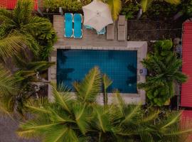 Rooms & Pool Macaws, hotel di Uvita