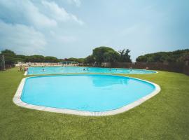 Gavà में, होटल Tres Estrellas Barcelona by HolaCamp