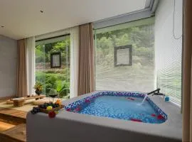 Yuechuang Banshandu Homestay (Hongqiao Tuojiang Store, Fenghuang Ancient Town)