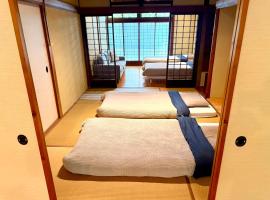 SADO Stay 02 金山京町一軒家貸し切り, ξενοδοχείο σε Sado
