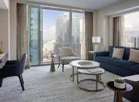Hotel Beaux Arts, Autograph