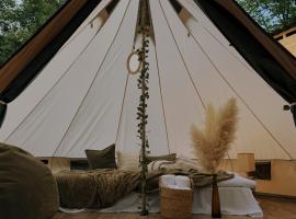 Debed Glamping, מלון בDebed