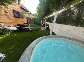 Tiny House in Altinkum, 100 m from the sea, hotel in Didim