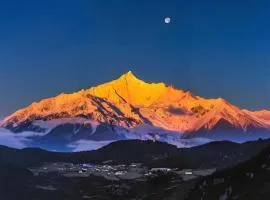 Snowland Little Tusi — Tibetan Aesthetic B&B, Dukezong Ancient Town, Shangri-La