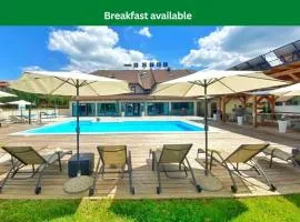 16 Lakes Hotel