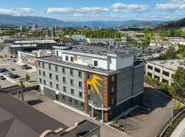 La Quinta Inn & Suites by Wyndham Kelowna BC