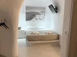 Fira Value Rooms- Fira Center- Capital Santorini