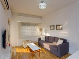 Zdjęcie hotelu: SeaBreeze City Center Flat by TrulyCyprus