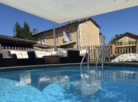 FatFully Riverside Farm, Spa, Apartments & Rooms, Hotel in Combiers
