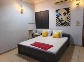 La CASA - Guesthouse، فندق في واغادوغو