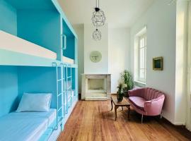 Pink Pineapple Hostel, hotel sa Athens