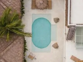 CASA ULU Boutique Hotel - Uluwatu, Adult-only, 6 min to Nyang Nyang beach