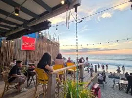 La Ud Lounge and Hostel
