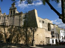Hostal Santa María de Úbeda, hotel v destinaci Úbeda
