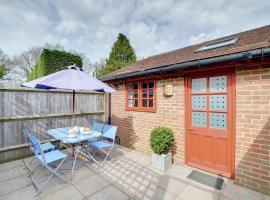 Hotel Photo: Cosy Holiday Home in Frittenden Kent with Television