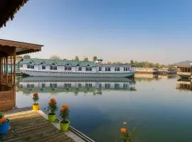 HAYAT Group OF Houseboats