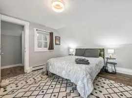 Modern Cozy Apt Hiking Skiing Touring 2nd Floor