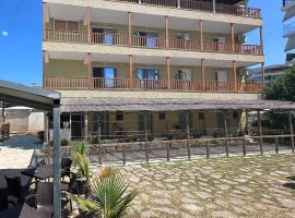 Neranxi Apartment & Rooms, hotel em Himare