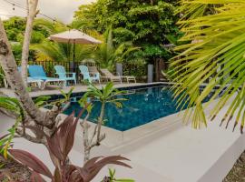 Rooms & Pool Macaws – hotel w mieście Uvita