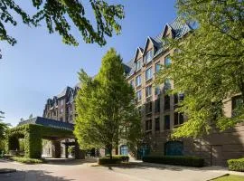 DoubleTree by Hilton North Vancouver