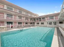 Pink Champagne Boutique Motel