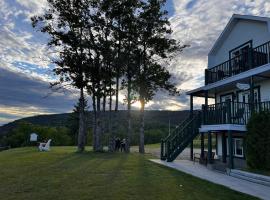 Hôtel Sous la Croix 152725, hotel a Tadoussac