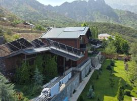 Panorama Lux Guest House, hotel u gradu Chimgan
