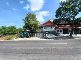 Hotel O Syariah Near UNS Surakarta formerly La Tansa