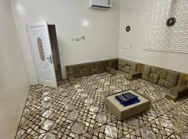 بيت وشقق في الاشخرة, hotel em Al Sharqiyah