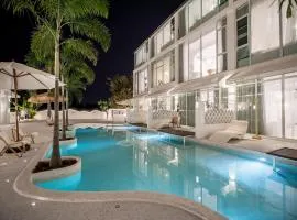 Seyu Isle Designer Hotel Free Disney Shuttle