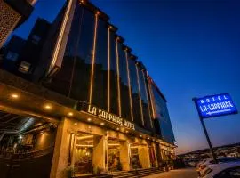 Airport La Sapphire Hotel & Restaurant