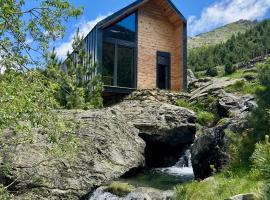 Mountain Chalet, hotel en Deçan